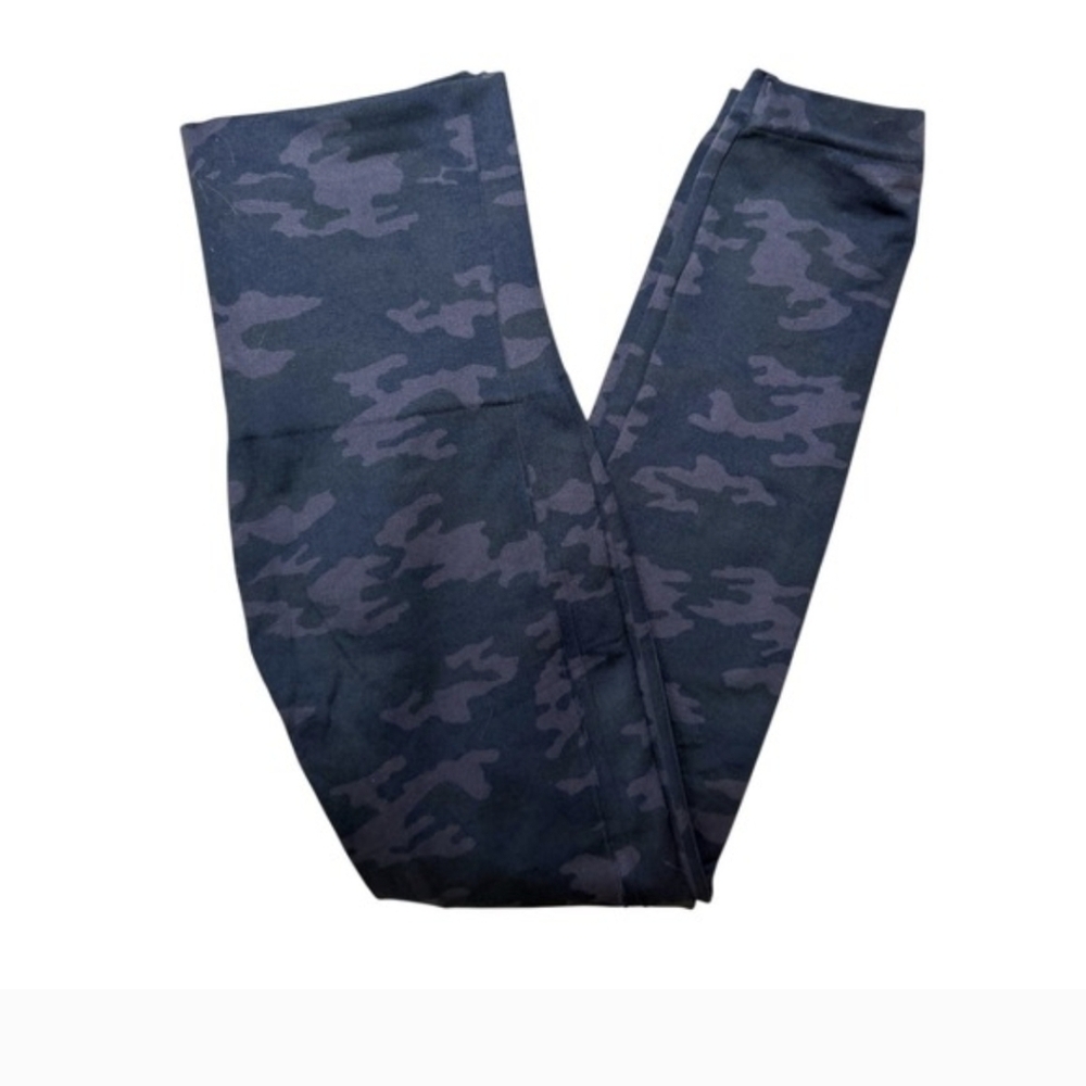 SPANX Black and Charcoal Camo Leggings Size 1X Seamless